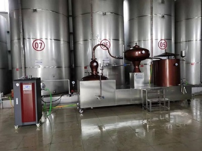 這幾年因?yàn)橐咔榈仍蚪o我國(guó)經(jīng)濟(jì)帶來很大沖擊,隨著經(jīng)濟(jì)放緩釀酒行業(yè)也受很大影響,我們公司是主要生產(chǎn)葡萄酒加工設(shè)備設(shè)備的廠家,